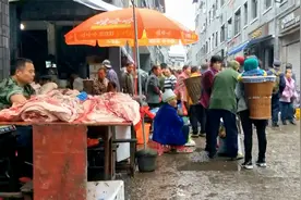 湖南龙山县，战国时期老牌的历史名镇，还保留2000年前的赶场习俗