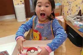 宝蓝不想好好吃饭，跟哥哥偷偷吃甜甜圈，各种甜甜圈真的太香了！视频封面