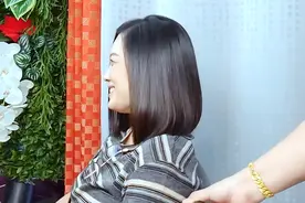 45岁女性长发剪款“锁骨发”，瘦脸显年轻，美到自己都笑了