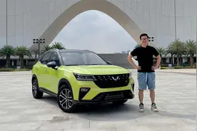 神车五菱出了一款SUV小钢炮，配置还这么全？| 吴佩频道