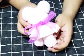 教你用毛巾做个小玩偶，简单好玩，快试试