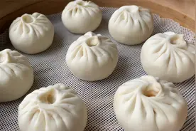 过年了要蒸包子，教你做白菜酱肉包，薄皮大馅，我一口气能吃8个