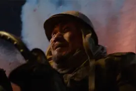 长津湖：胡军搬运美军标识弹这幕，导演都不忍心拍，观众哭到抽搐视频封面