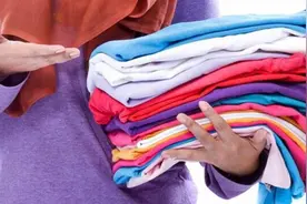 新买的衣服要不要洗洗再穿？多亏服装厂员工提醒，以后别这样做了视频封面