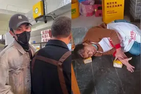 王鹤棣爸爸炸串店出事了？大妈躺地不起，大喊王鹤棣老汉欺负人