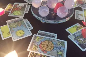 温蒂塔罗：占卜哪个人对你依旧念念不忘？视频封面