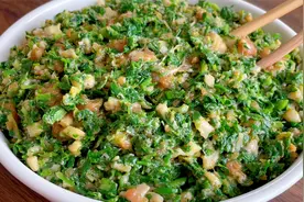 时隔半年，我又来调荠菜饺子馅，记住调料别乱加，荠菜味才地道视频封面