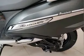 本田新款踏板车到货，排量125，比巧格好，还有CBS，油耗仅2L视频封面