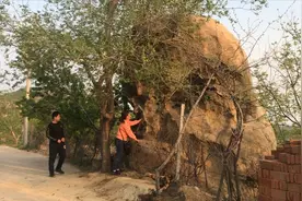 山东泰安徂徕山发现巨大奇石，造型奇特，看看它的形状像什么视频封面