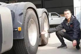 见惯了6X2提升桥，那么这种车桥呢？双驱桥照样能提升