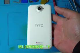 多年前坏掉的手机，帮他取出她的数据，我看到里面有珍贵的照片视频封面