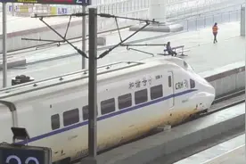 不用2小时！佛山西站今起可快速直达深圳机场视频封面