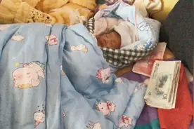 河北农村宝宝过满月酒，看姥姥给外甥拿了多少钱？你们觉的合适吗