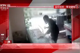 嚣张悍匪闹市持枪挥锤洗劫金店留下一滴血 十年后识破身份归案