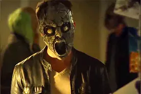 男孩在万圣节得到恐怖面具，戴上却摘不下来《面具制造商》视频封面