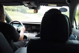 评价接近量产状态的理想ONE实际驾乘体验及细节提升视频封面