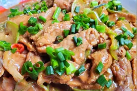 为什么饭店炒的猪肉片滑嫩不老？原来有诀窍，真简单3分钟就学会视频封面