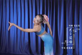 水灵灵的小女孩，惹人爱！少儿傣族舞《月之花语》太可爱了！