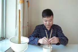 水中立筷子就能召唤魂魄，这是真的吗？