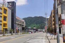 实拍浙江温州乐清某工业区，好多效益好的厂，看看这里的招工情况视频封面