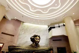 湖南长沙橘子洲毛主席雕像里面，既然还有如此美景很多人都忽略了