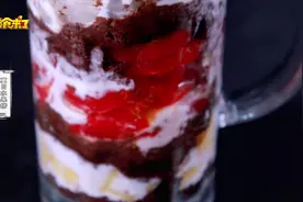 奶香浓醇、果香馥郁，这杯水果捞让你冰凉一夏！