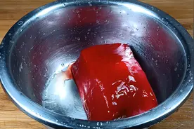 多数人煮猪血第一步就错了，煮的猪血起蜂窝，教你猪血嫩滑做法！