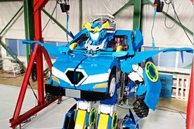 现实中的变形金刚，能够灵活变形，自由活动，最高时速60公里