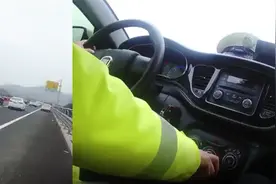 暖心！孕妇即将临盆遇高速堵车，民警飙到120码为生命护航视频封面