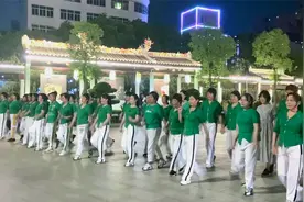 最火32步广场舞《红颜知己》一道亮丽的风景线！