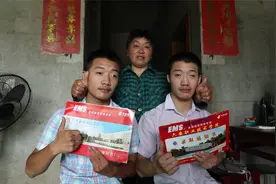20岁脑瘫双胞胎双双考上大学：多年来母亲摆摊卖早餐供养读书视频封面