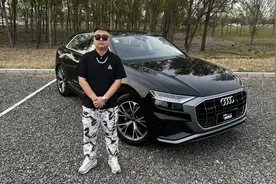 溜背SUV空间都不行？看见Ta我惊了！试驾奥迪Q8视频封面