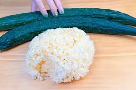 天热，黄瓜和银耳是绝配，教你从没吃过的做法，清凉解暑，超下饭