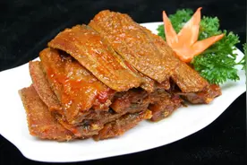 吃带鱼还要吐鱼刺太麻烦，大厨教你不用吐鱼刺“酥骨带鱼”的做法