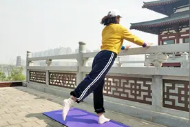 久坐之后，如何放松腰部，这个动作很管用，办公室就能做