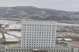 俄罗斯大量华人回国  黑龙江绥芬河口岸防疫吃紧  赶建方舱医院视频封面