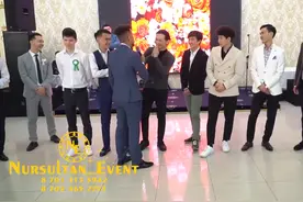 哈萨克婚礼现场-气氛热烈的游戏环节（你选哪个帅哥）视频封面