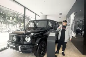 买就趁早！落地近300万还抢着买？奔驰AMG G63到店实拍视频封面