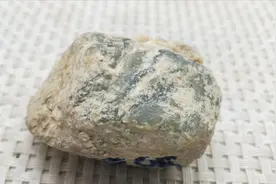 翡翠赌石记：云南玉石秘书长一块石头切开大笑称能换豪宅视频封面
