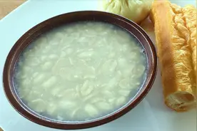 福建传统小吃花生汤，软糯鲜甜，入口即化，八十岁的老人也爱喝