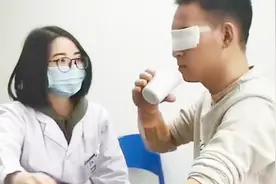 排雷英雄杜富国已装上智能手 能独立喝水吃饭，梦想是重返雷场视频封面