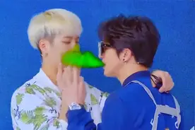 那些有口臭的明星：薛之谦口臭熏到王嘉尔捂鼻，何炅连忙来救场！视频封面