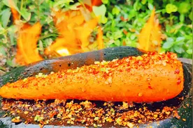 胡萝卜经常吃，就是没吃过烤的，原来烤胡萝卜这么好吃视频封面