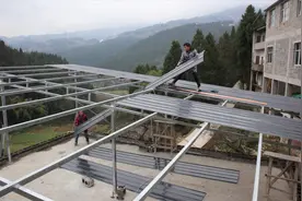 农村小伙搭建彩钢棚，99平方材料只花5700，这价格贵不贵视频封面