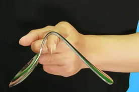 揭秘刘谦空手弯曲100度金属勺子，蒙了我们多年！特简单视频封面