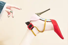 没有脚后跟的女生，可以穿高跟鞋么？