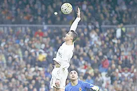 疯狂的手球！原来足球还可以这么踢 梅罗：我不是故意的视频封面