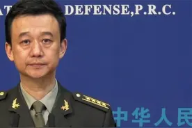 网传退伍老兵被“召回应战”？国防部辟谣视频封面