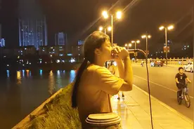 女孩街头翻唱《画》，声音和邓紫棋太像了，太厉害了