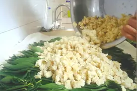 农村阿姨教你自制老面酱，做法简单，吃面舀一勺味道是真香